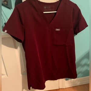 Figs Scrub top 

Burgandy color 

Size: XS Catarina 

PET FREE AND SMOKE FREE